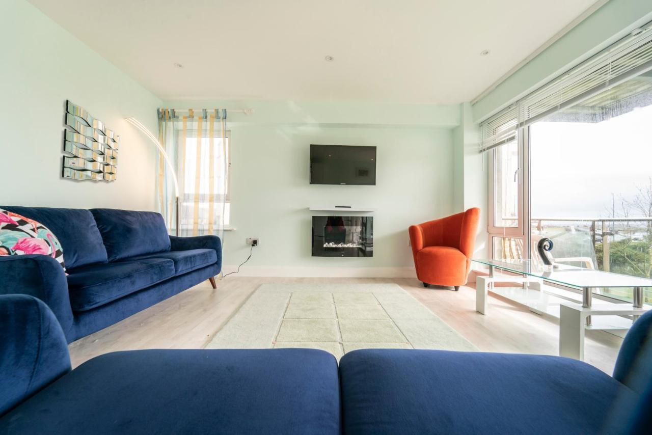 גלוואיי Luxurious Seaside Apartment מראה חיצוני תמונה