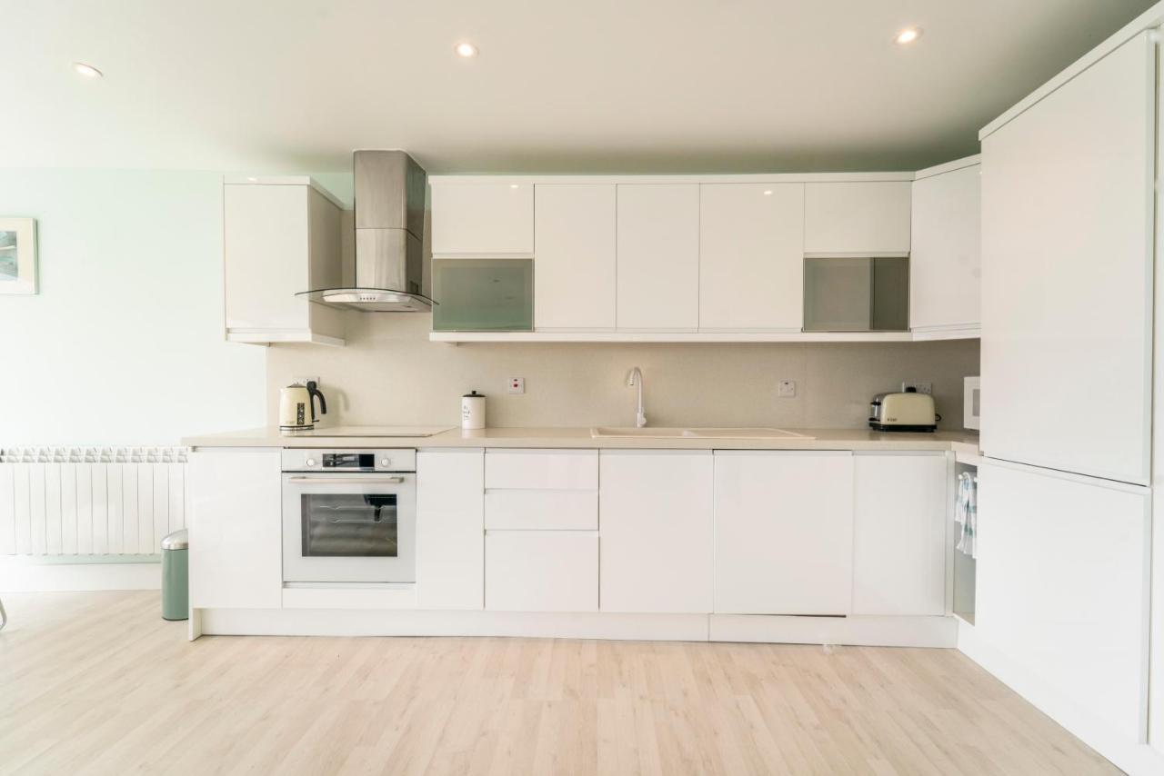 גלוואיי Luxurious Seaside Apartment מראה חיצוני תמונה