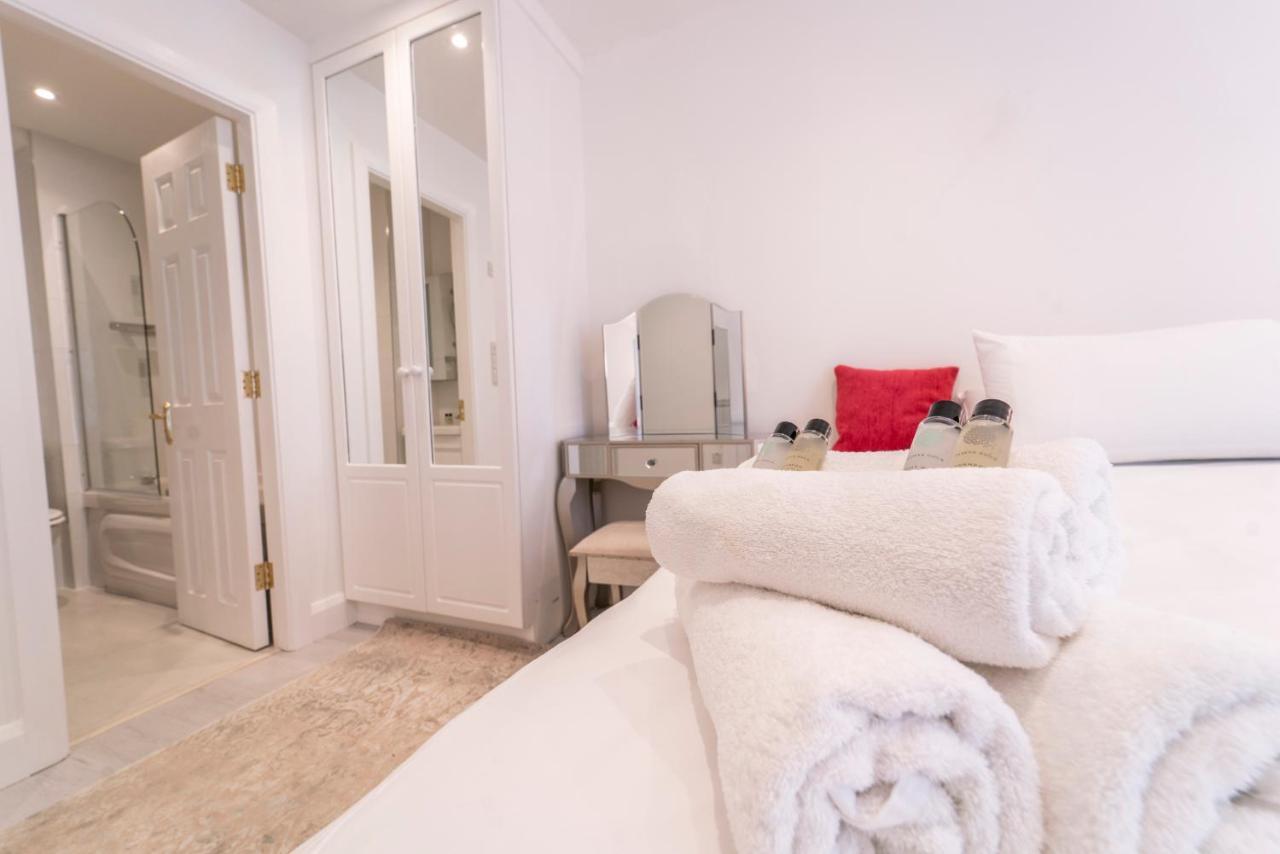 גלוואיי Luxurious Seaside Apartment מראה חיצוני תמונה