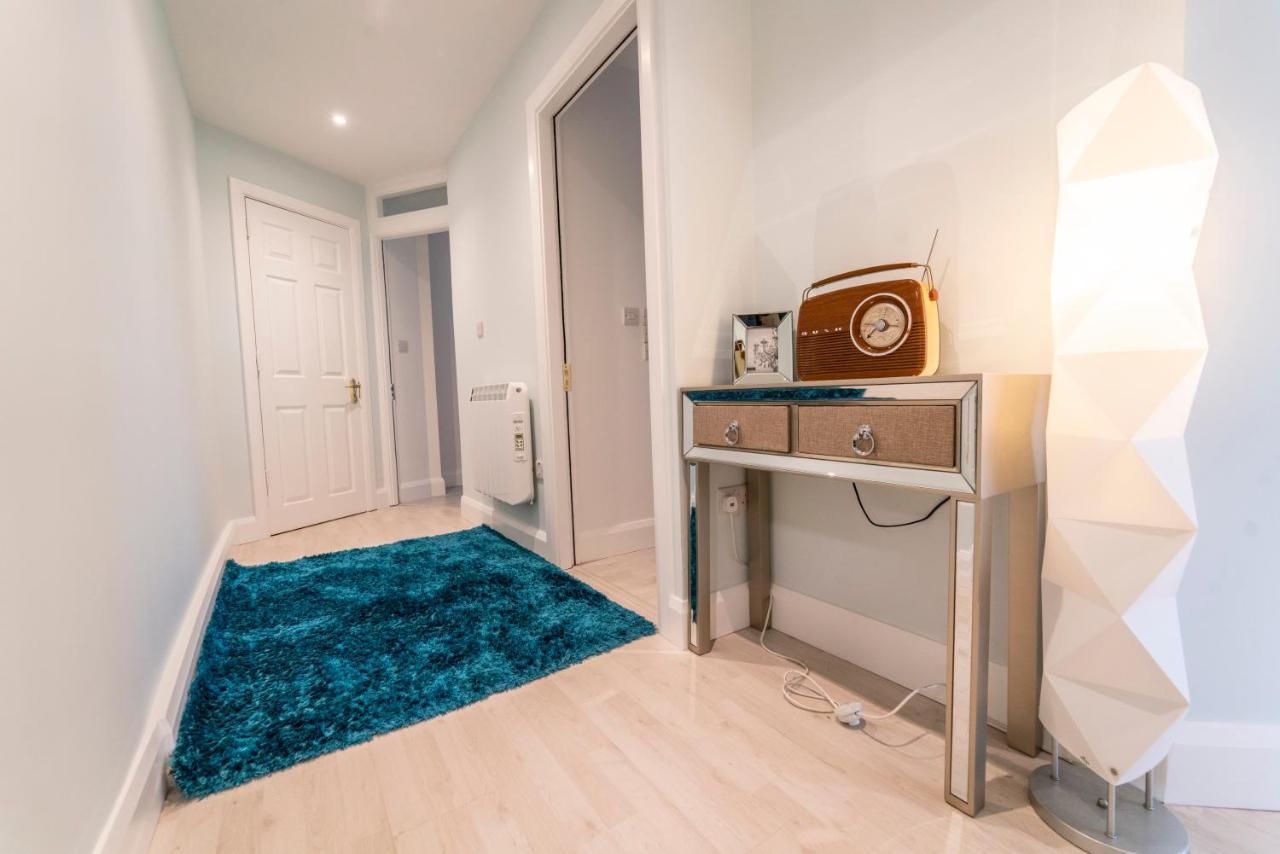 גלוואיי Luxurious Seaside Apartment מראה חיצוני תמונה