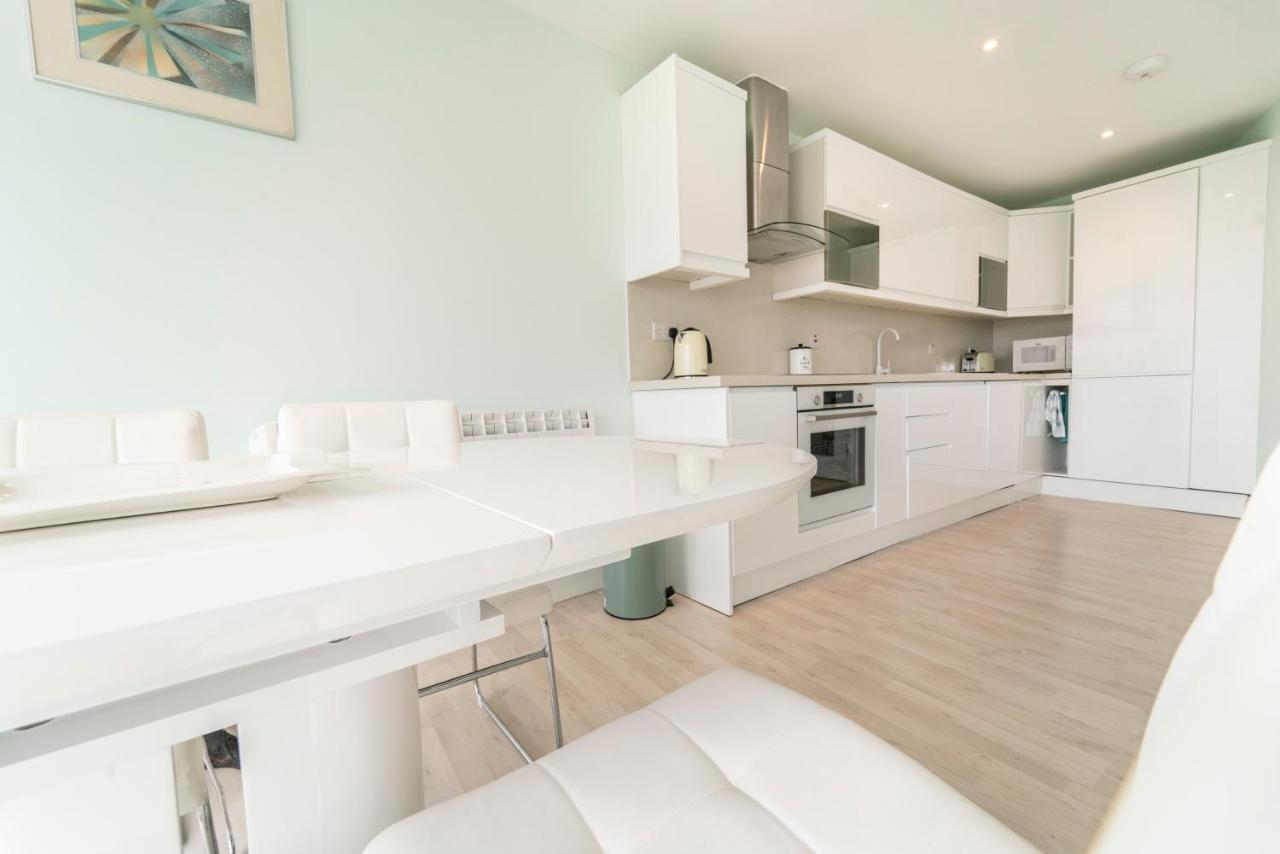 גלוואיי Luxurious Seaside Apartment מראה חיצוני תמונה